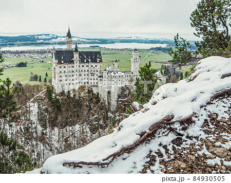 ドイツ 積雪のノイシュバンシュタイン城 の写真素材