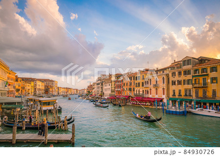 Chiang Kai shek memorial in Taipei 84930726