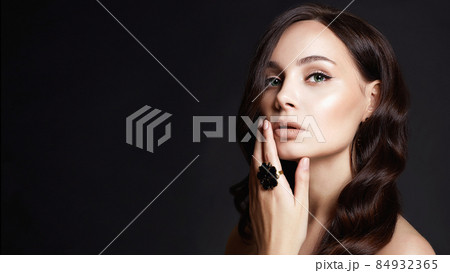 Beautiful woman in Jewellery. sexy girl with jewelry Beautiful woman in Jewellery. sexy girl with jewelry 84932365