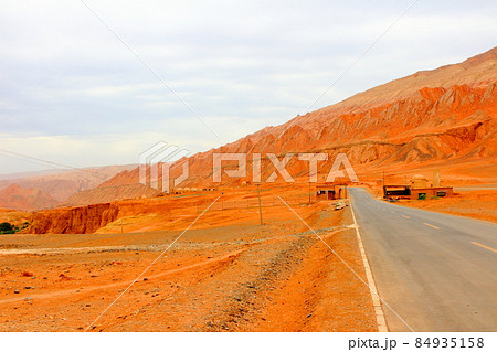 シルクロード紀行　　　美しきベゼクリク千仏洞と火焔山　　　その2112 84935158