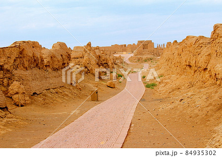 シルクロード紀行　　　美しき高昌故城とアスターナ古墳　　　その2112 84935302