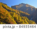 越後三山水無川の紅葉と越後駒ケ岳オツルミズ沢カグラ滝 84935464