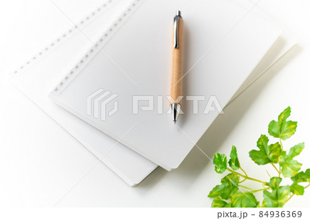 手が痛くないソフトリングノートと木軸ボールペン 手が痛くないソフトリングノートと木軸ボールペン 84936369