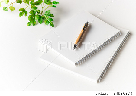 手が痛くないソフトリングノートと木軸ボールペン 手が痛くないソフトリングノートと木軸ボールペン 84936374