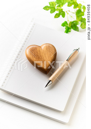 手が痛くないソフトリングノートと木軸ボールペン 手が痛くないソフトリングノートと木軸ボールペン 84936408