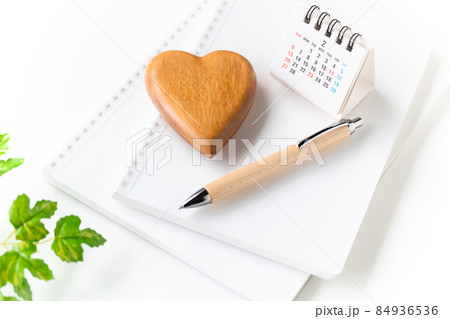 手が痛くないソフトリングノートと木軸ボールペン 手が痛くないソフトリングノートと木軸ボールペン 84936536