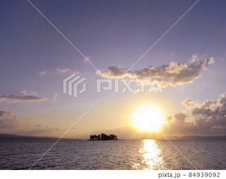 秋の松江・宍道湖の夕日 秋の松江・宍道湖の夕日 84939092