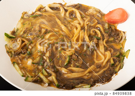 盛岡じゃじゃ麺　5.卵をまぜる 84939838