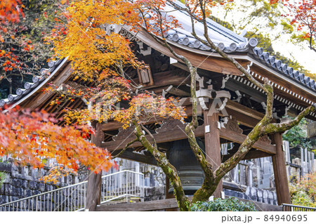京都　晩秋の永観堂　鐘楼 84940695