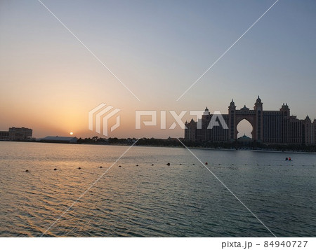 アトランティスザパームと夕日 84940727