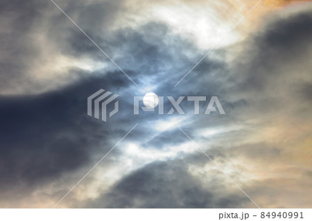 雲と太陽 84940991