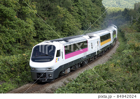 【運転手乗客ぼかし済】特急ニセコ号（ノースレインボーエクスプレス）然別ー銀山にて 84942024