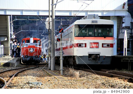 いぶし銀の走りで南会津へ…ベテラン特急電車【350系】・会津田島駅 84942900