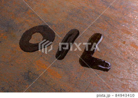 handwritten word oil on rusted sheet metal surface - close-up with selective focus 84943410