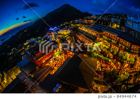 九份と基隆山の夜景 九份と基隆山の夜景 84944674