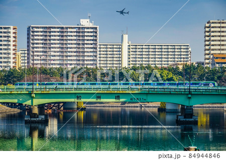 勝島運河と品川の街並み 84944846