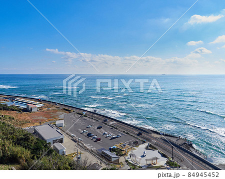 12月（冬） 御前埼灯台付近から見た遠州灘と駐車場 静岡県御前崎市 84945452
