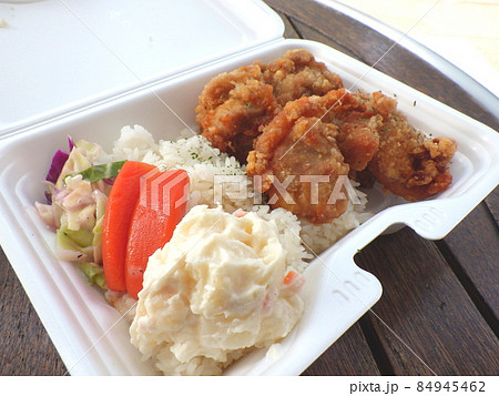 キッチンカーのテイクアウトランチ　外ご飯　ボリューム満点 84945462