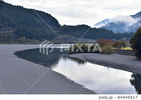 塩郷の吊橋からの景色(静岡県川根本町) 塩郷の吊橋からの景色(静岡県川根本町) 84946917