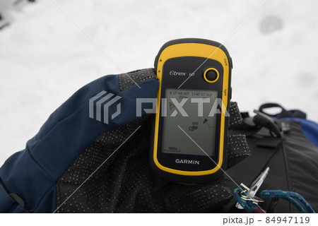 登山の道具　雪山で道迷いしないためにGPSで進路確認　吾妻連峰　 84947119
