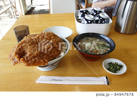 三峯神社:名物わらじかつ丼(埼玉県秩父市) 三峯神社:名物わらじかつ丼(埼玉県秩父市) 84947678