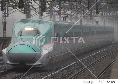 東北新幹線E5系（10両編成）の写真素材 [84948489] - PIXTA