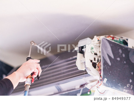 エアコン　清掃　洗浄　クリーニング　サービス　【 大掃除 の イメージ 】 84949377