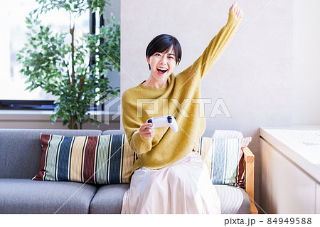 eスポーツ　オンライン対戦　ゲーム配信　ゲーム実況　【 コロナ禍 ニューノーマル 】 84949588