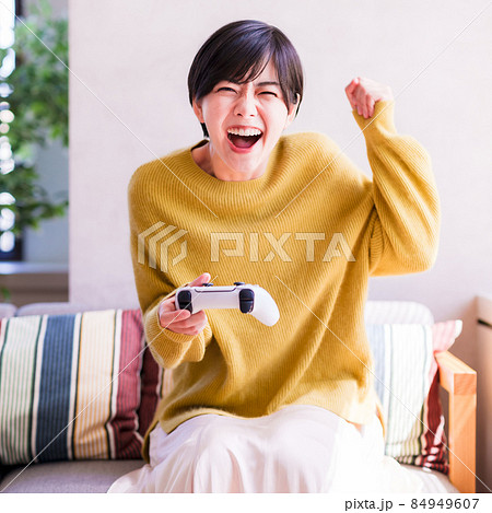 eスポーツ　オンライン対戦　ゲーム配信　ゲーム実況　【 コロナ禍 ニューノーマル 】 84949607