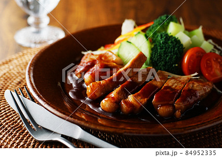 ポークソテー・デミグラスソースで 84952335