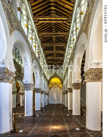 White arches at Ancient Sinagoga de Santa Maria La Blanca, Synagogue in Toledo, Spain 84954781