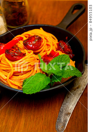 italian spaghetti pasta and tomato with mint leaves 84955103