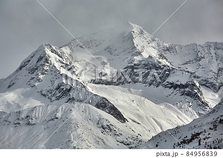 Mountains in the Alps Mountains in the Alps 84956839