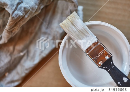 Paint brush on a can of white wall paint 84956868