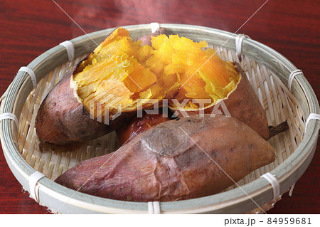 熱々の焼き芋(安納芋) 熱々の焼き芋(安納芋) 84959681