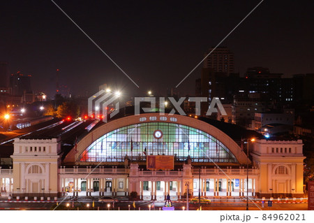 タイ王国フワランポーン駅、バンコク中央駅の夜景、夜明け タイ王国フワランポーン駅、バンコク中央駅の夜景、夜明け 84962021