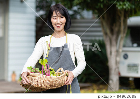スローライフ 農業 シニア女性 84962688