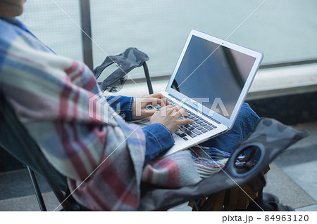 バルコニー　テレワーク　リバーサイド 84963120