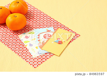 ポチ袋とみかん｜正月イメージ 84963597