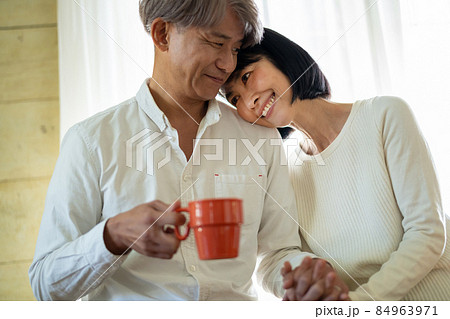 シニアカップル 84963971
