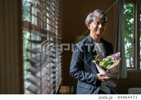 シニア男性 花束 プレゼント 84964471