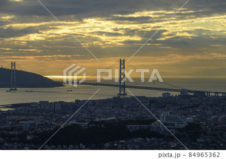 金色の夕景・明石海峡 84965362