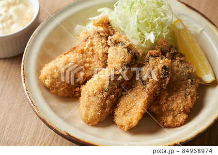 手作りの大粒カキフライ 手作りの大粒カキフライ 84968974