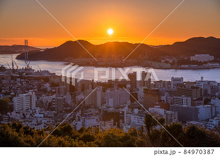 《長崎県》長崎の夕景・日本三大夜景・風頭公園 《長崎県》長崎の夕景・日本三大夜景・風頭公園 84970387