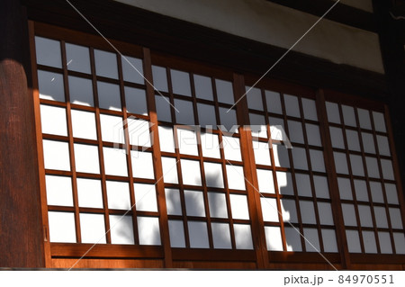 古都 寺の障子戸に射し込む光と影① 古都 寺の障子戸に射し込む光と影① 84970551