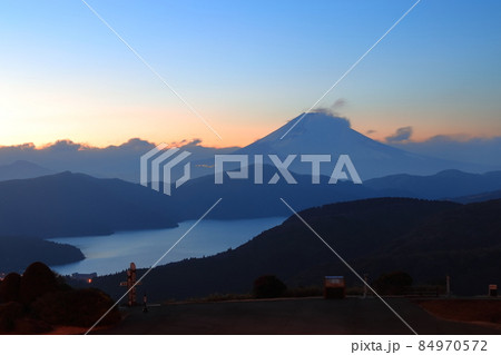 (神奈川県)箱根大観山から望む富士山 夕焼け (神奈川県)箱根大観山から望む富士山 夕焼け 84970572
