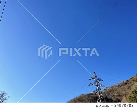 青い空と鉄塔 84970788