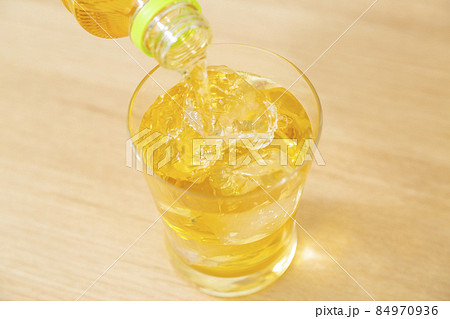 ペットボトルのお茶 ペットボトルのお茶 84970936