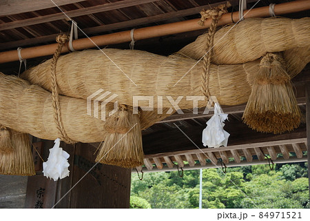 北島国造館・大門のしめ縄(島根県出雲市大社町杵築東) 北島国造館・大門のしめ縄(島根県出雲市大社町杵築東) 84971521