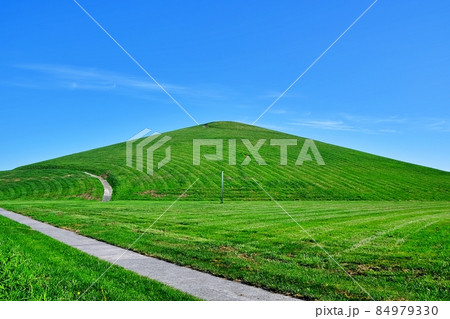 モエレ沼公園「モエレ山」 (北海道札幌市) モエレ沼公園「モエレ山」 (北海道札幌市) 84979330